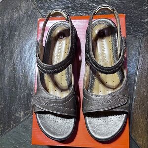 Clark’s Unstructured leather upper sandal. UN-HATCH PEWTER SIZE 9.5M worn 2x